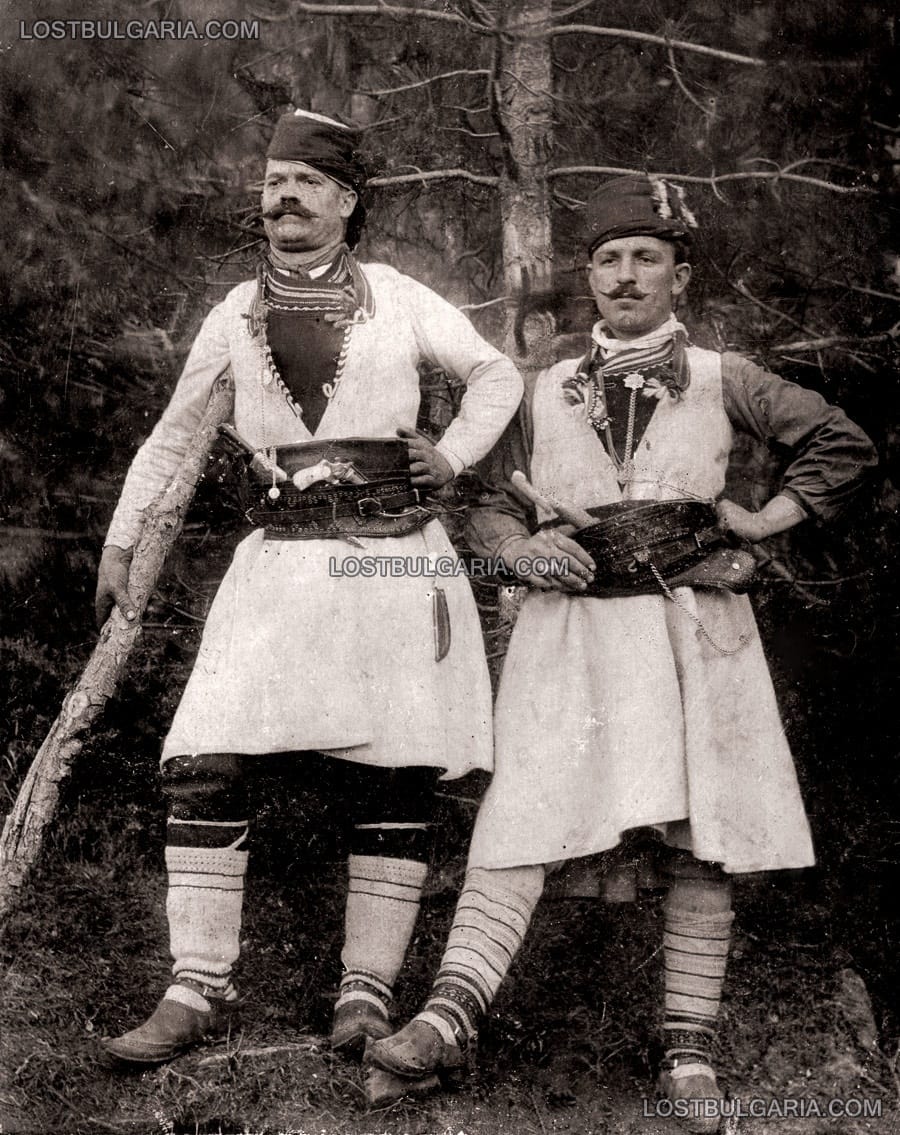 Мъже от село Ели дере, днес Ветрен дол, облечени като хайдути, 1862г.