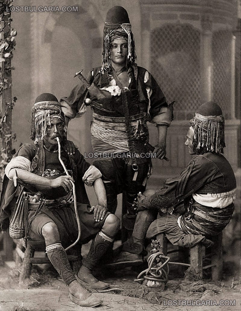 Зейбеклер или зейбеци - народност от югозападна Турция, мобилизирани в турската армия като нередовна войскова част, популярна у нас като "Башибозук", Цариград около 1870 г.