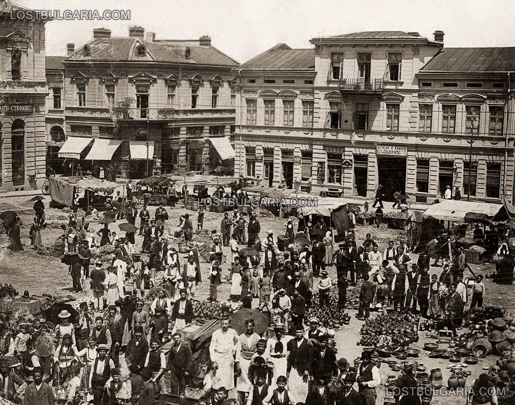 София, пазар на площад "Трапезица" пред хотел "Солун", 1900г.
