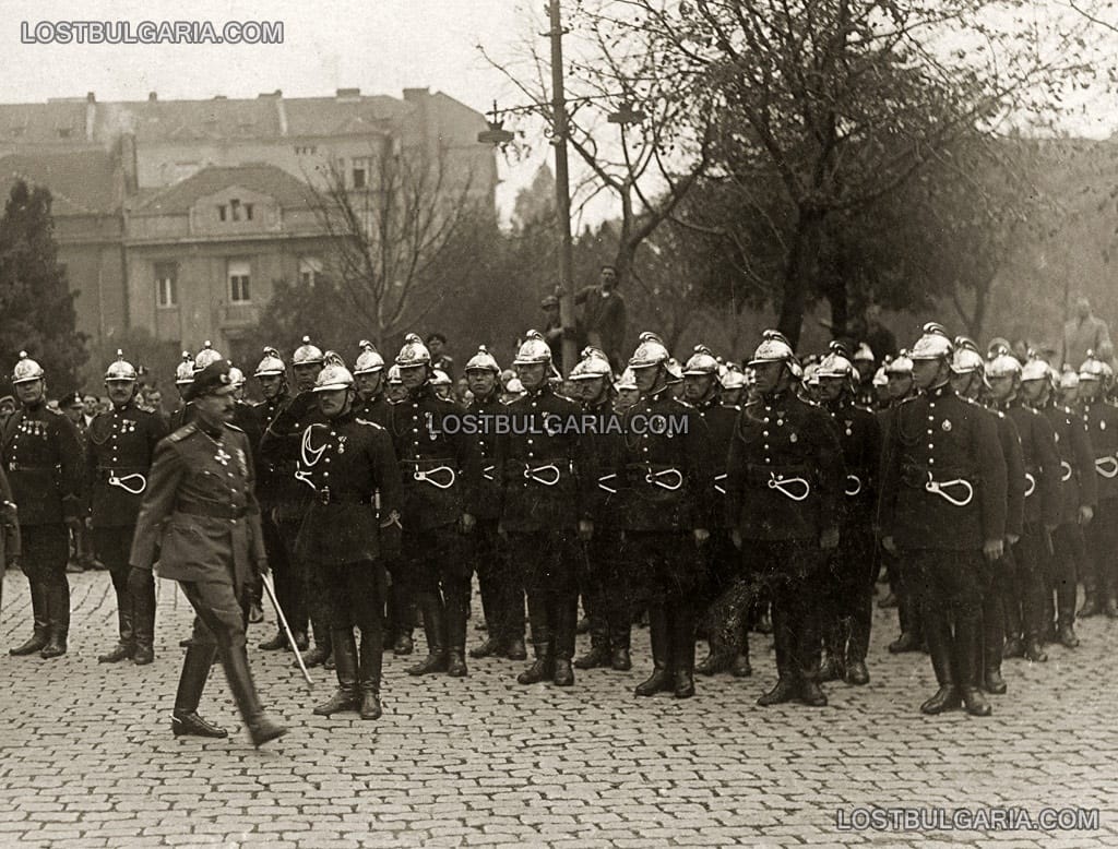 Н.В.Цар Борис пред строя на Софийската пожарна команда, 30-те години на ХХ век