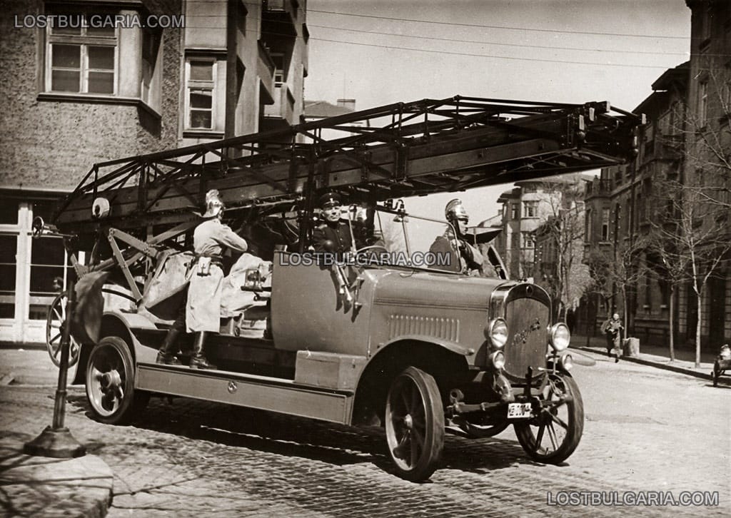 София, пожарната кола "Магирус" на софийската пожарна команда на скорост, 30-те години на ХХ век