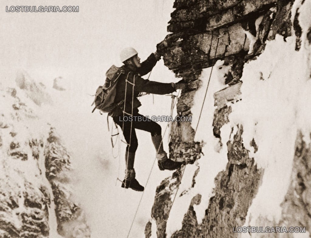 Алпинист по време на катерене, 1966г.