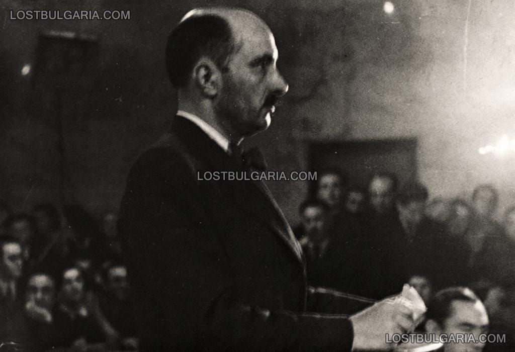 Д-р Петър Габровски, министър на вътрешните работи и вносител на "Закона за защита на нацията" пред Народния съд, декември 1944г.