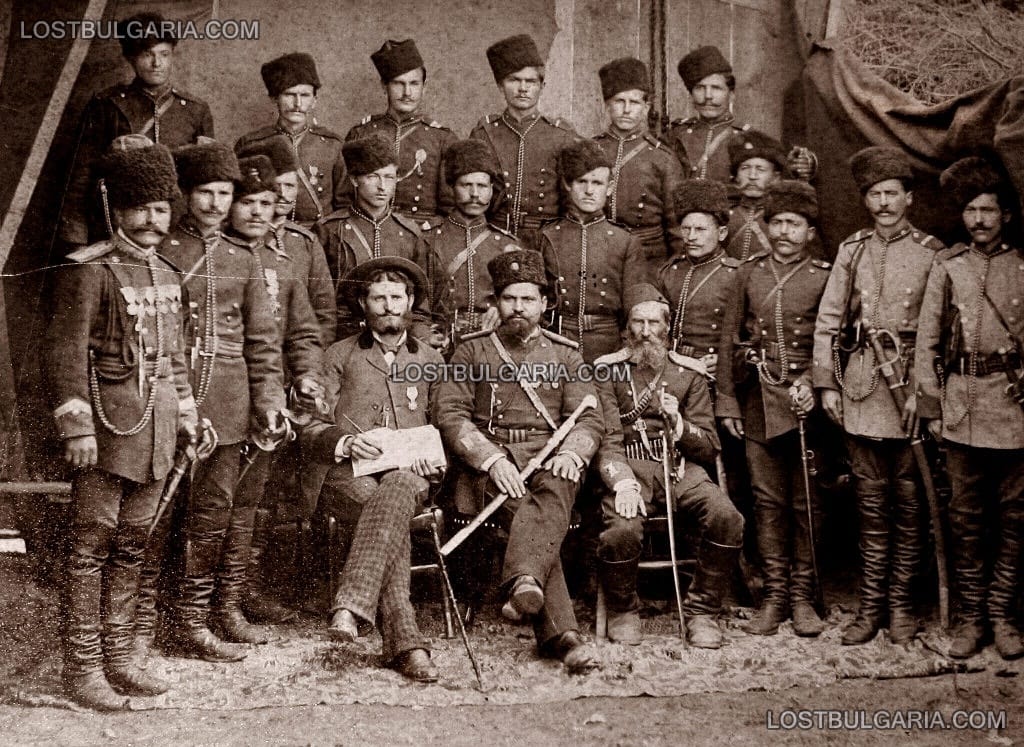 Група стражари с началника си - опълченеца Георги Димитров Стоянов (седнал в средата), гр. Попово, 1886 г.
