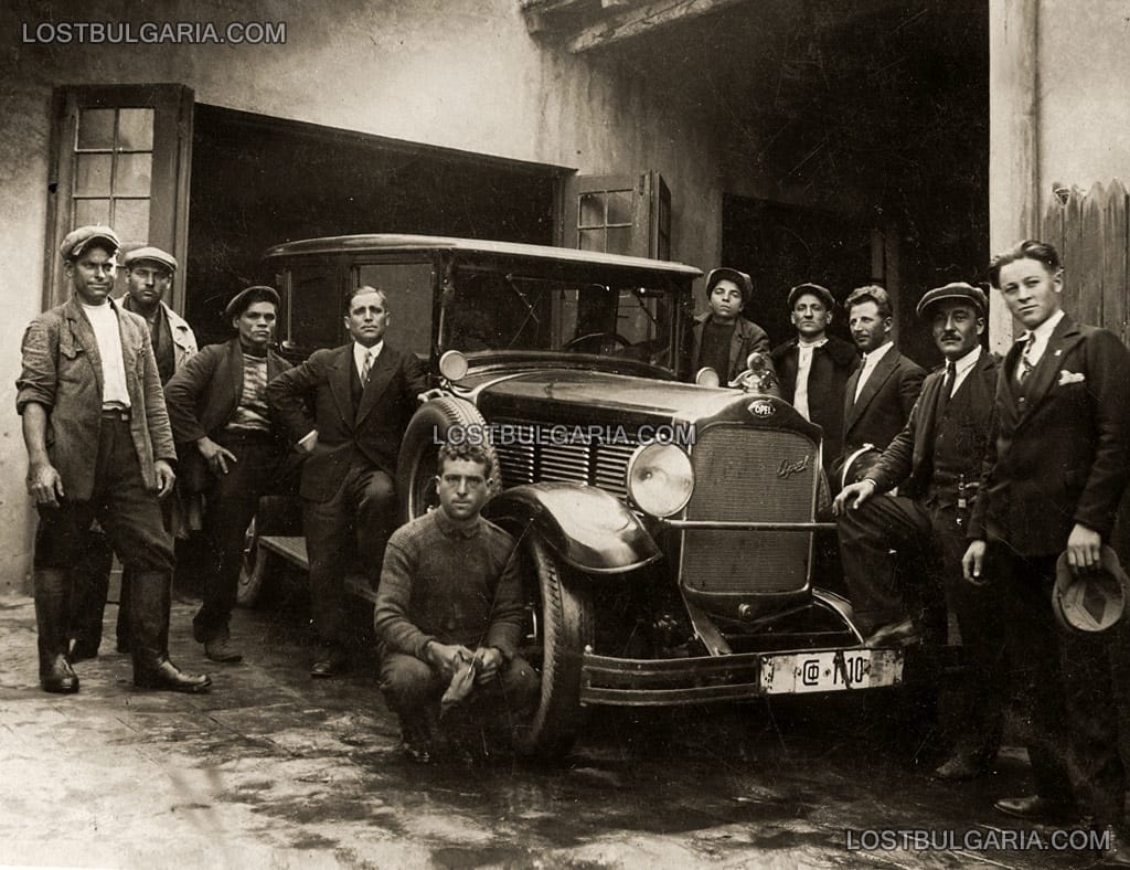 София, автомобил Опел в ремонтен гараж "Раковски", 30-те години на ХХ век