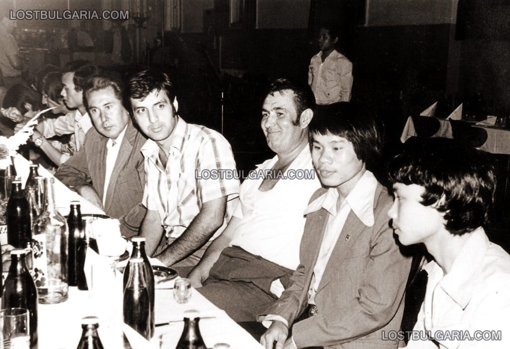 Банкет с колегите, изпратени от братски Виетнам, Перник, завод "Струма", 1976г.