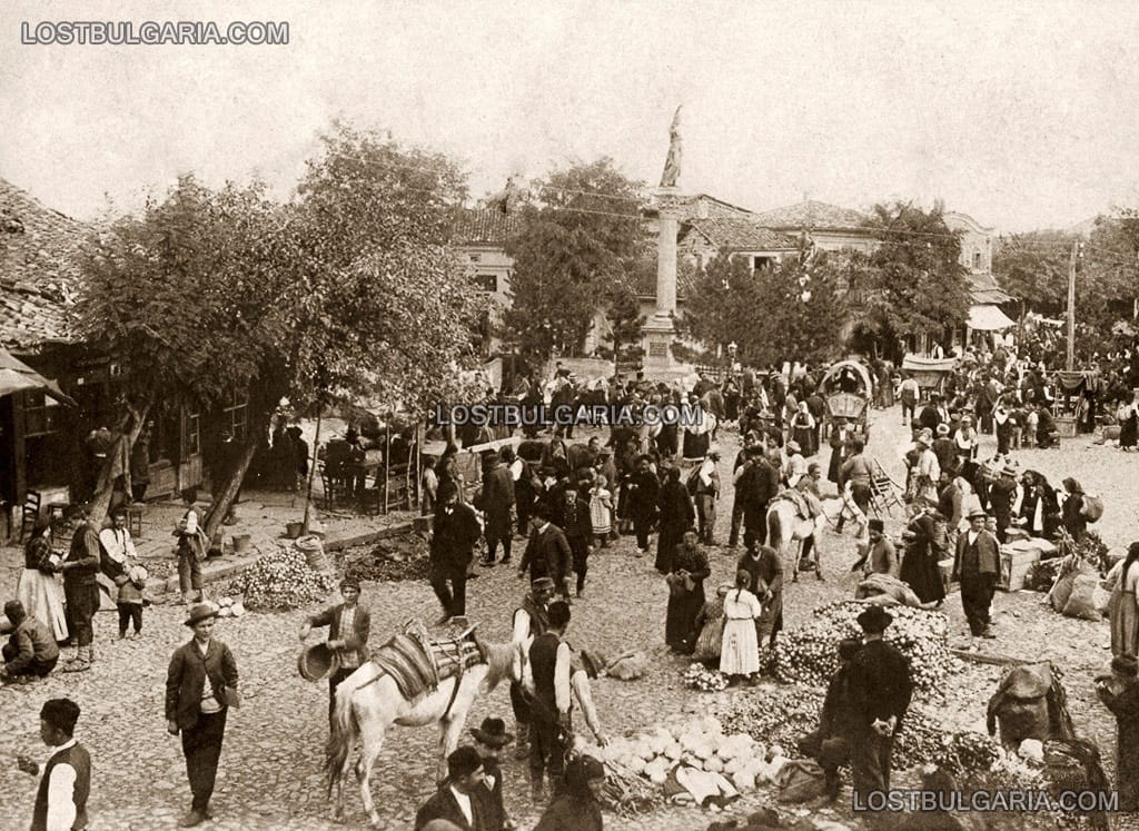 Севлиево, пазар в центъра на града, около Паметника на свободата, началото на ХХ век