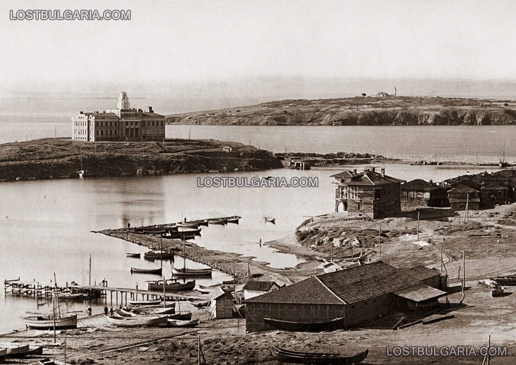 Созопол, заливът с островите Св. Кирик и Юлита (с Рибарското училище) и Св. Иван, след 1927 г.
