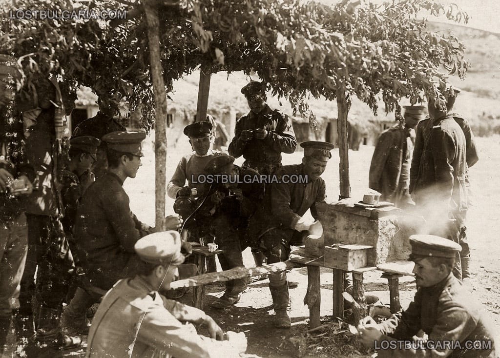 Импровизирано полево "кафене" в бивака край село Слейче, 1917 г.