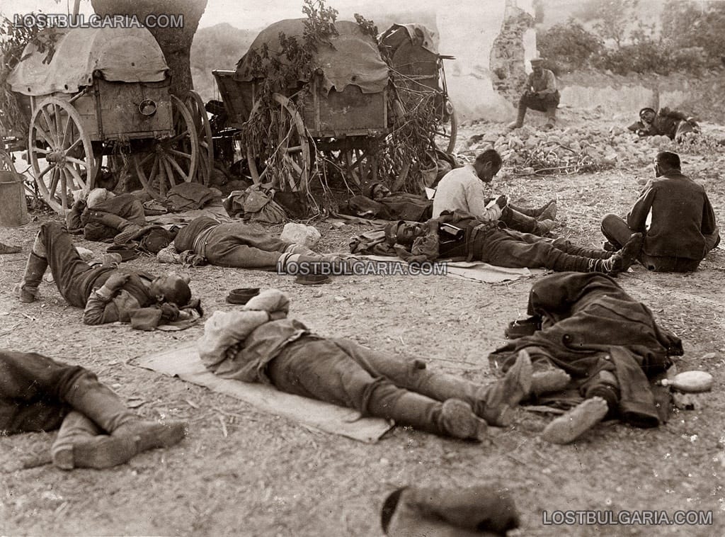 Войници от 23-ти пехотен Шипченски полк по време на отдих след битката, 1916г.