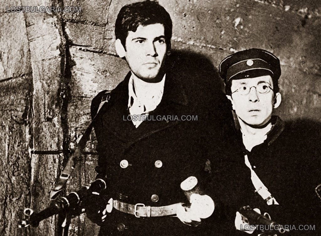 Стефан Данаилов и Коста Карагеоргиев в епизода "Магарешката пътека" от сериала "На всеки километър", 1969 г.