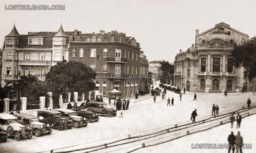 Варна, площадът пред театъра, 20-те години на ХХ век