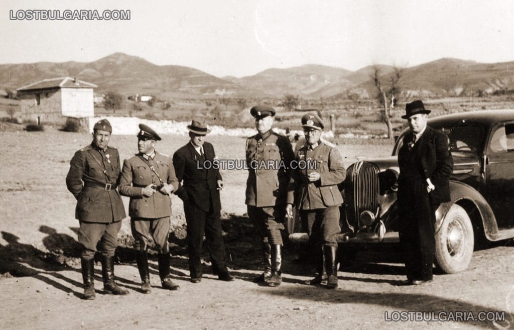 Полковник (бъдещ генерал) Владимир Стойчев с български и германски висши военни на обиколка в окупирана Северна Гърция, 1941 г.