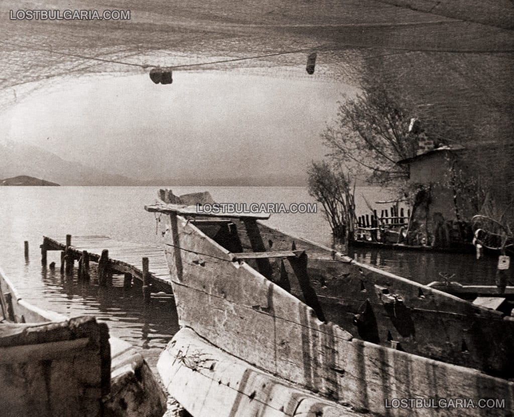 Рибарска  лодка "кайча" край Охридското езеро, 40-те години на ХХ век
