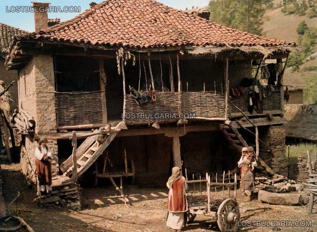 Къща и стопански двор в село Опеница, Македония 1913 г.