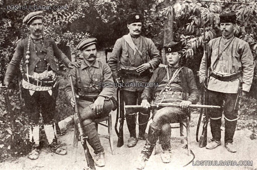 Четата на войводата Лазар Велков Тодев - Дивлянец (седнал отляво) от Скопския район