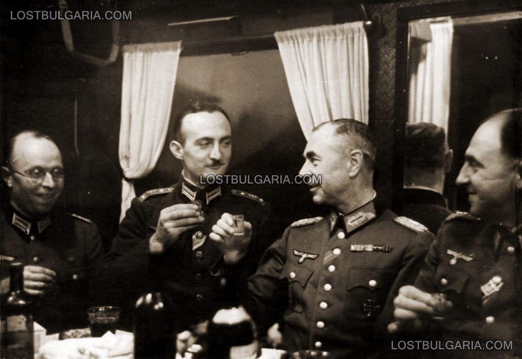 Българският санитарен влак на Източния фронт: тържествена вечеря в салон-вагона с гости от Германския червен кръст, д-р Швалбе, д-р Спас Разбойников, генерал д-р Генц и д-р Хайнце