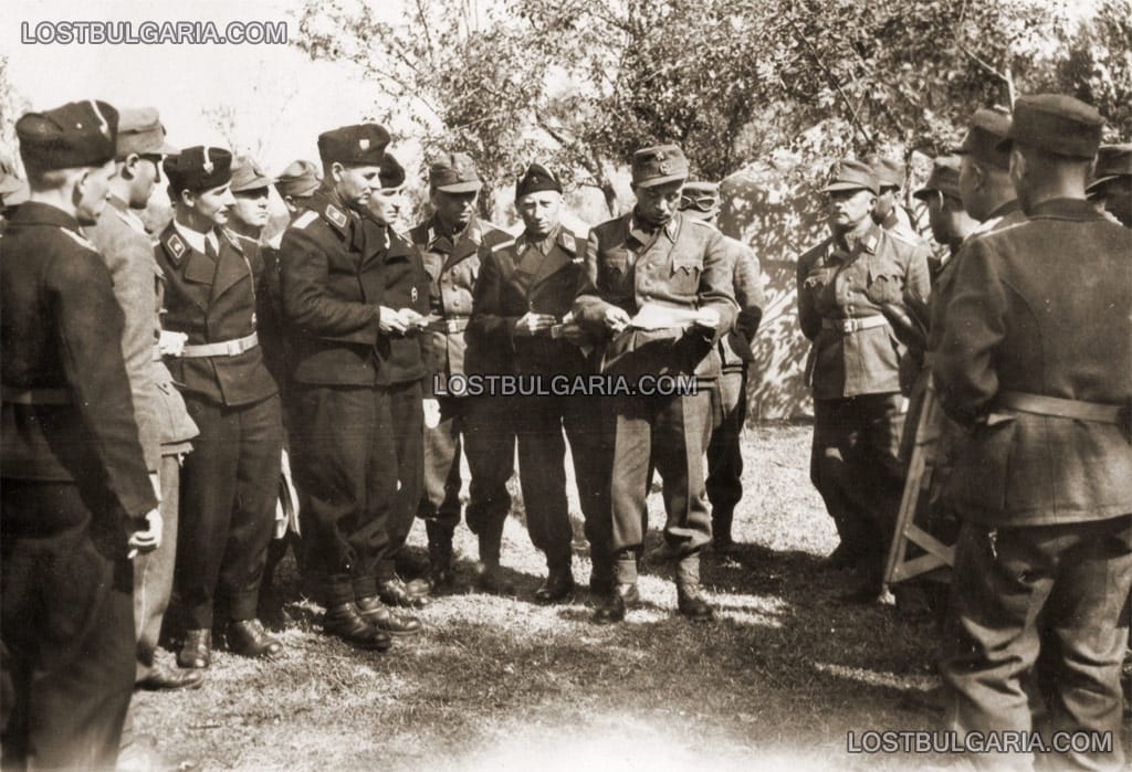 Командирите на Бронираната бригада по време на маневрите край Нова Загора, 1942 г.