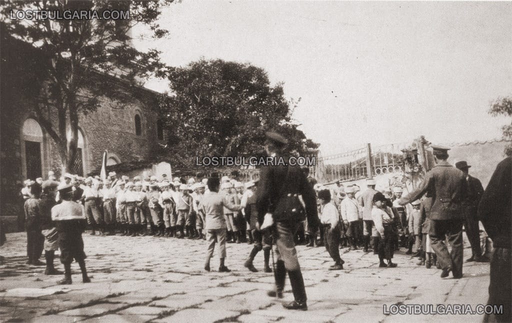 Деца, подготвяни за бойскаути от армията, около 1912 г.