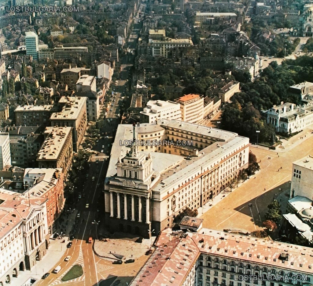 София, снимка от въздуха на централната част с Партийния дом и булевард "Дондуков", 1977г.