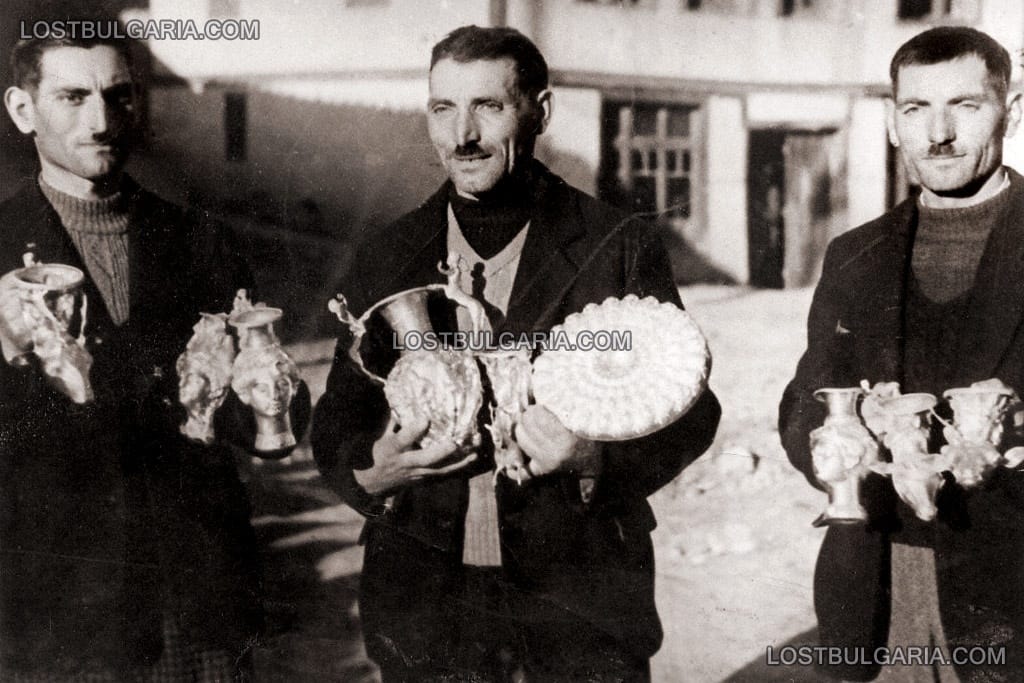 Тримата братя Павел, Петко и Михаил Дейкови, намерили Панагюрското златно съкровище на 8-ми декември 1949 г.
