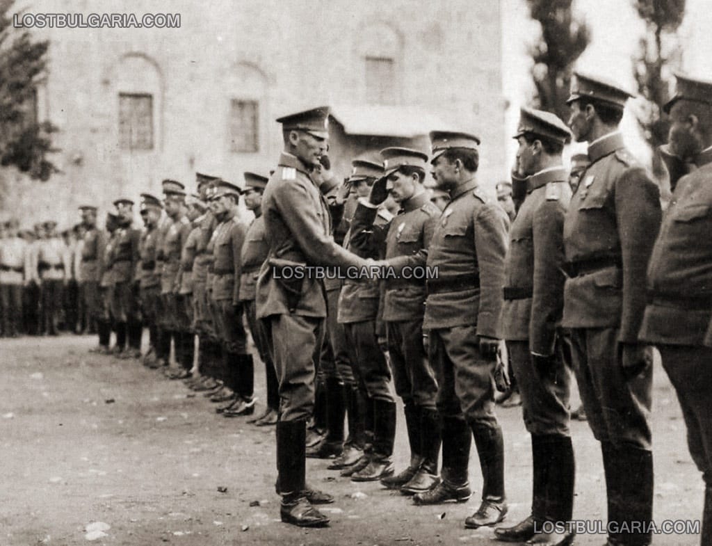 Строеви развод, проведен от началника на Скопската школа за запасни офицери подполковник Борис Дрангов, Скопие 1916-1917г.