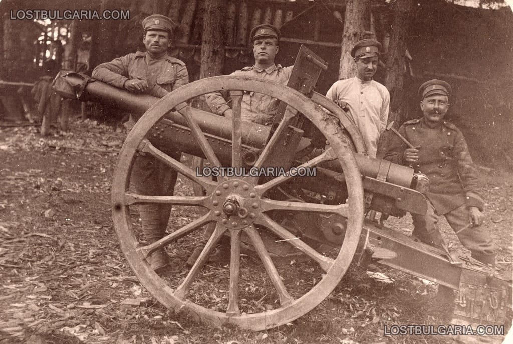 Артилеристи с 75-мм скорострелно полско оръдие “Шнайдер” (образец 1904)