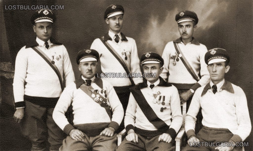 Членове на Българския колоездачен съюз с униформи и отличия на Съюза, 30-те години на ХХ век