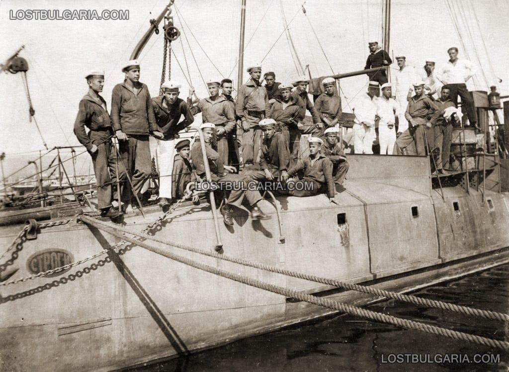 Моряци на борда на торпедоносеца "Строги", Варна, 1923 г.