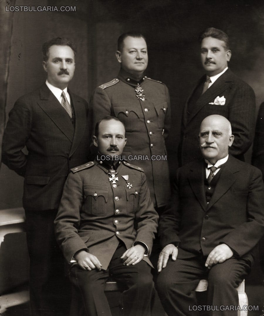 Генерал от конницата Александър Кисьов (седнал, в ляво), военен министър 1931 - 1934 г.