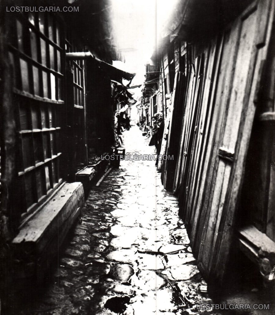 Пловдив, чаршийската уличка с дюкяни, 30-те години на ХХ век