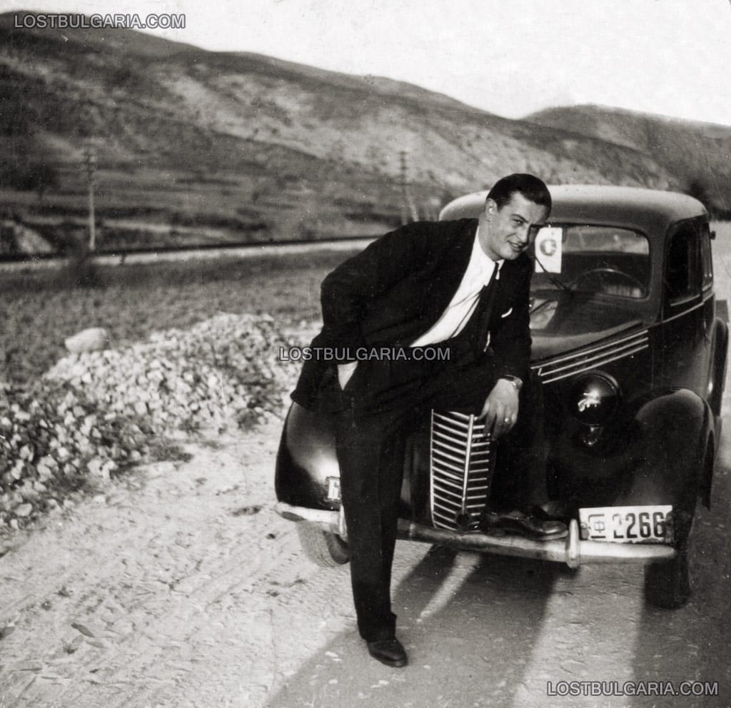 На път от София за Пловдив, 23 Май 1945 г. Войната е свършила, но автомобилът е все още със затъмнители на фаровете