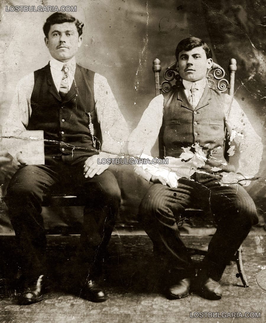 Портрет на двама млади мъже, български емигранти в САЩ - Денвър, Колорадо, 1907 г.