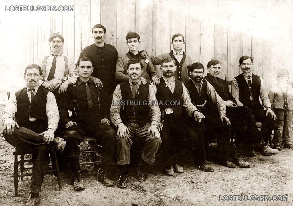 Портрет на група мъже, български емигранти в САЩ - Денвър, Колорадо, 1912 г.