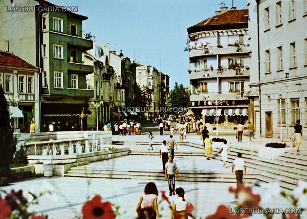 Бургас, "главната" улица, около 1987 г.