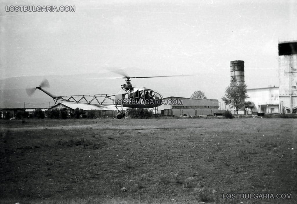 Летище Крумово - първият български вертолет Н11В1, конструиран и изработен от Николай Поповски на изпитателен полет с пилот майор Славчо Манолов, 16 май 1991 г.