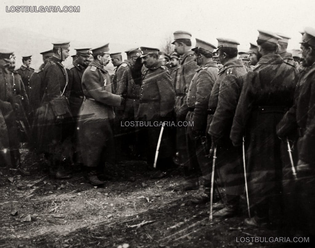 Главнокомандващият генерал Никола Жеков извършва преглед на части от 7-ма пехотна Рилска дивизия, ж.п. станция Удово, 1915 г.