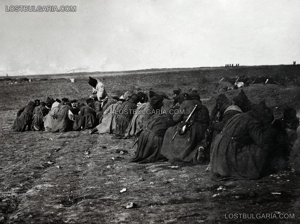 Пехотата, притаена в готовност за атака, Чаталджа, 1912 г.