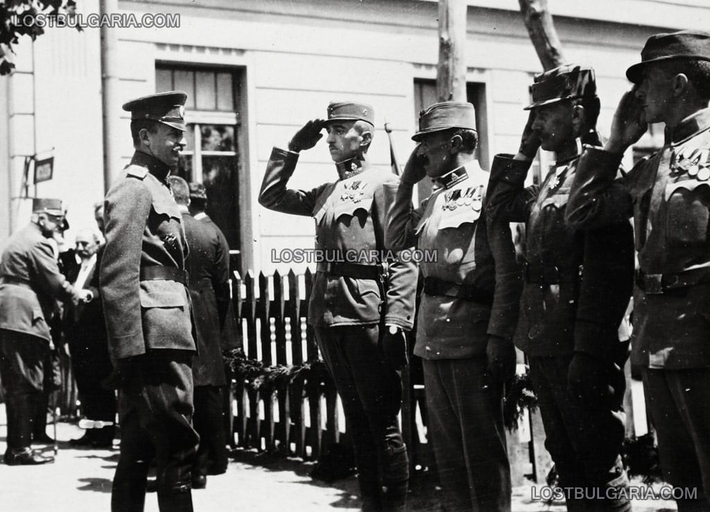 Кюстендил, посрещането на австрийския император Карл I, облечен в българска генералска униформа с маршалски пагони, на заден план е Цар Фердинанд, облечен в австро-унгарска униформа, май 1918 г.