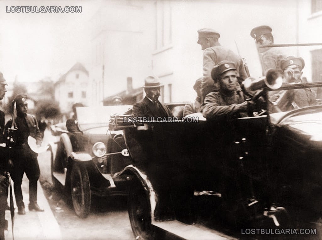 Войници арестуват Александър Ботев, председател на Парламента, след преврата над режима на Стамболийски, 9-ти юни 1923 г.