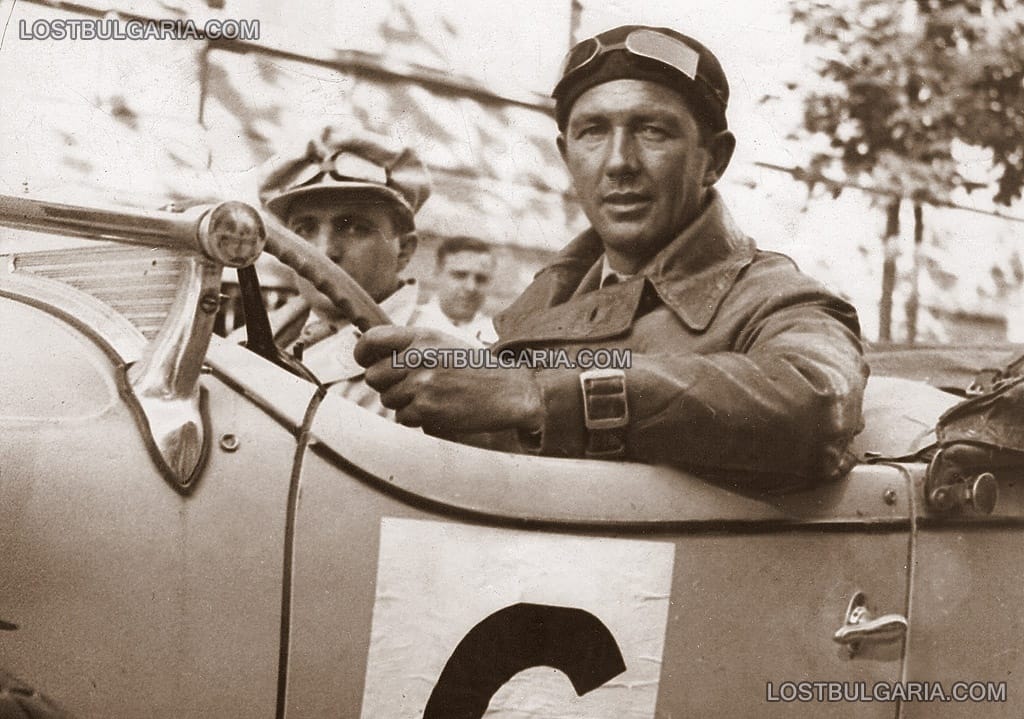 Димитър Соколов с новия автомобил Буик, 1934 г.