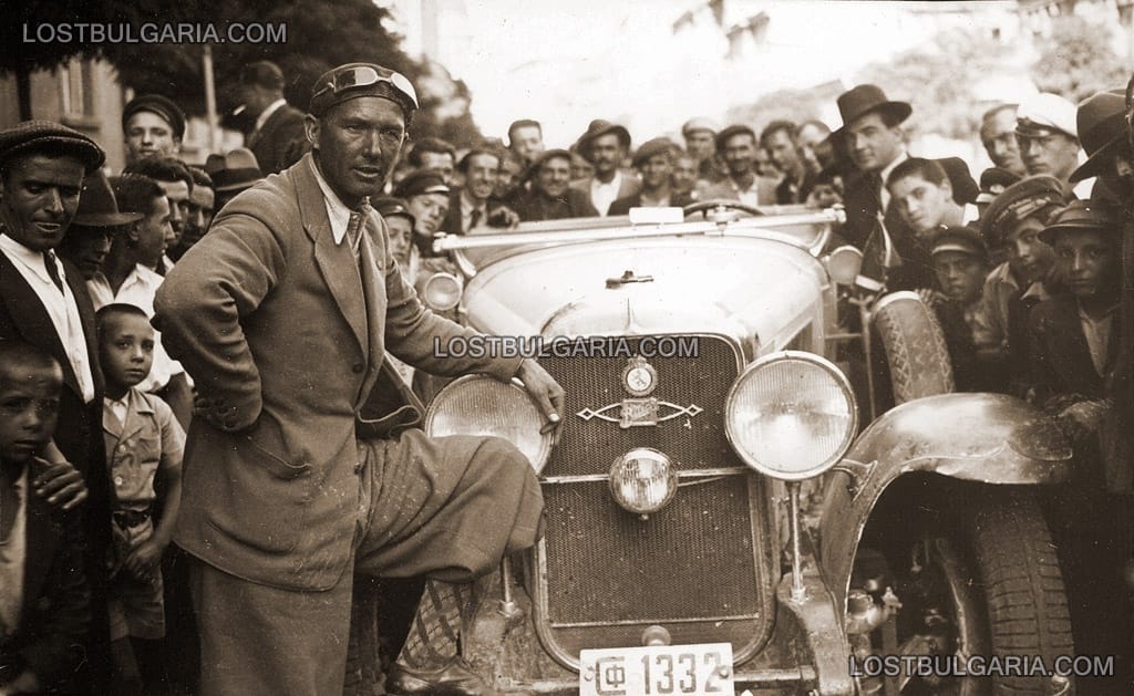 Димитър Соколов с новия автомобил Буик, 1934 г.