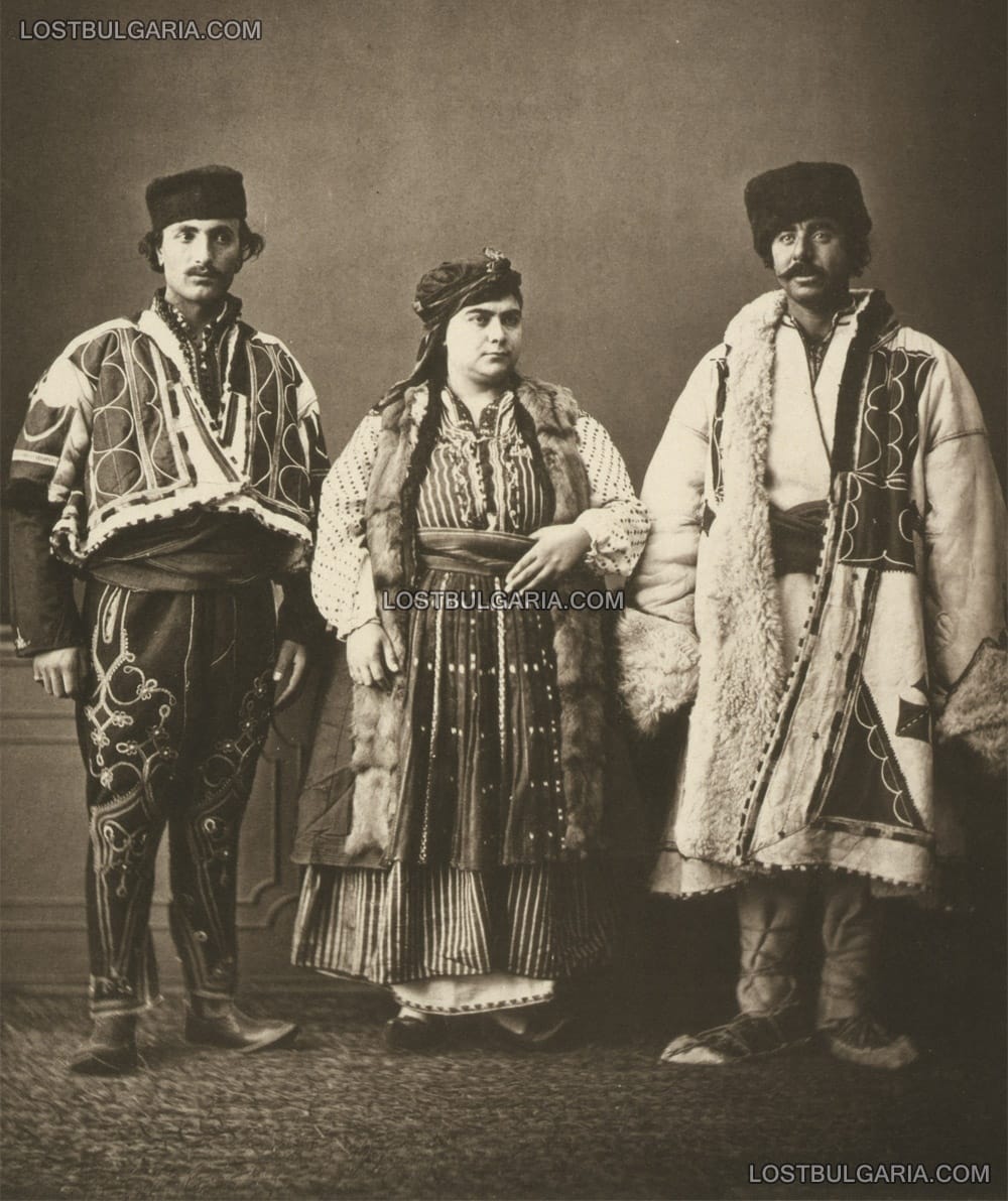 Българи от Дунавския край - жена от Русчук (Русе) и мъже от Видин (християнин и мюсюлманин) - в характерни носии, 1873 г.