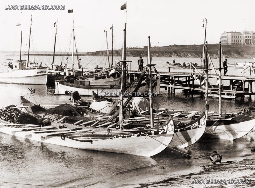 Созопол, пристанището и Рибарското училище - в дъното, след 1927 г.
