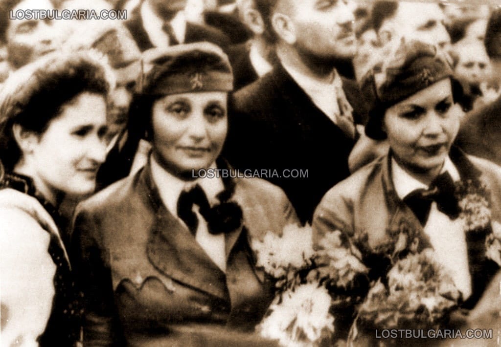 Дора Габе и Елисавета Багряна в Добрич, след връщането на Добруджа, 1940г.