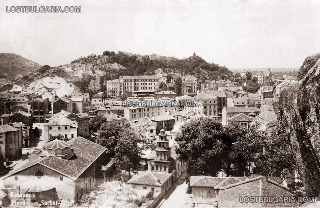 Пловдив, поглед от върха на Джамбаз тепе към храма 