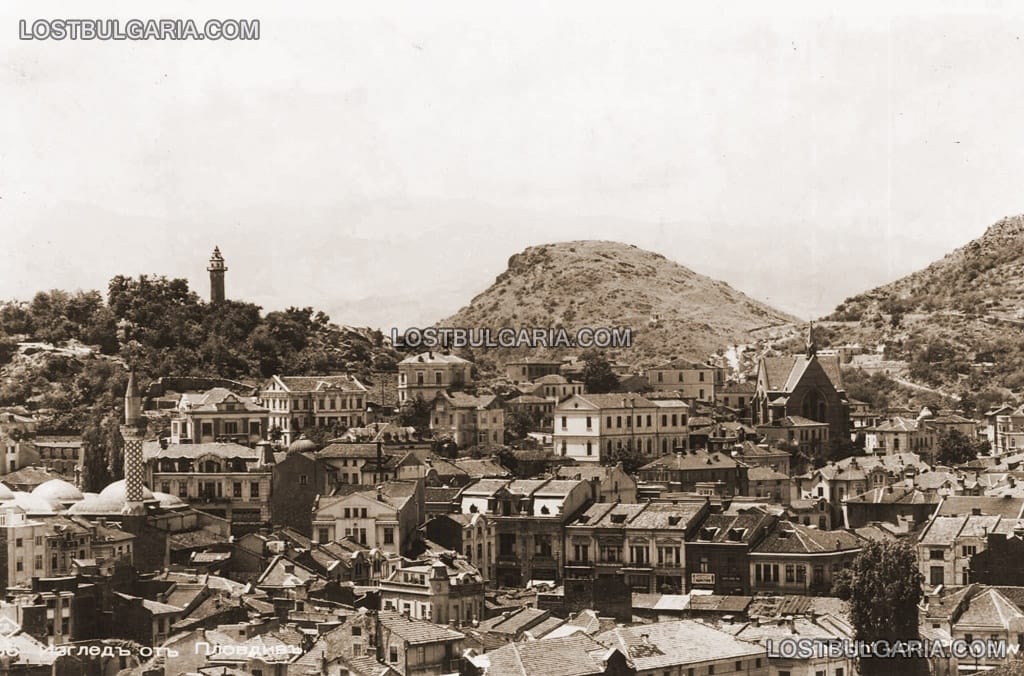 Пловдив, поглед от Таксим тепе към Джумаята и североизточните склонове на Сахат тепе, вдясно от центъра - Евангелската съборна църква, 40-те години на ХХ век