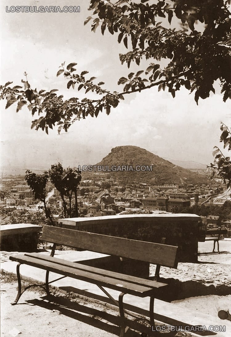 Пловдив, поглед от върха на Сахат тепе към Джендем тепе, 30-те години на ХХ век