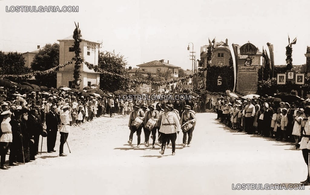 Разград, тържествен парад по случай раждането на престолонаследника княз Симеон и провъзгласяването му за главнокомандващ на 19-ти пехотен полк, юни 1937 г.