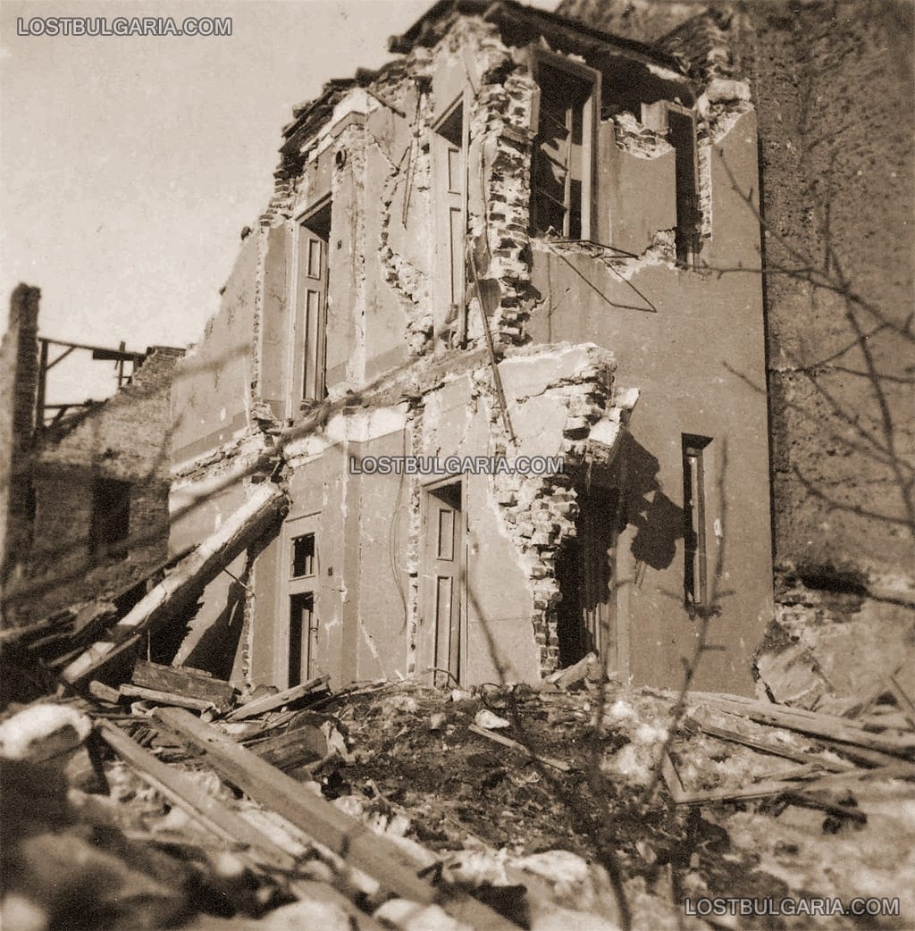 Дупница, разрушена къща след бомбардировките през 1944г.